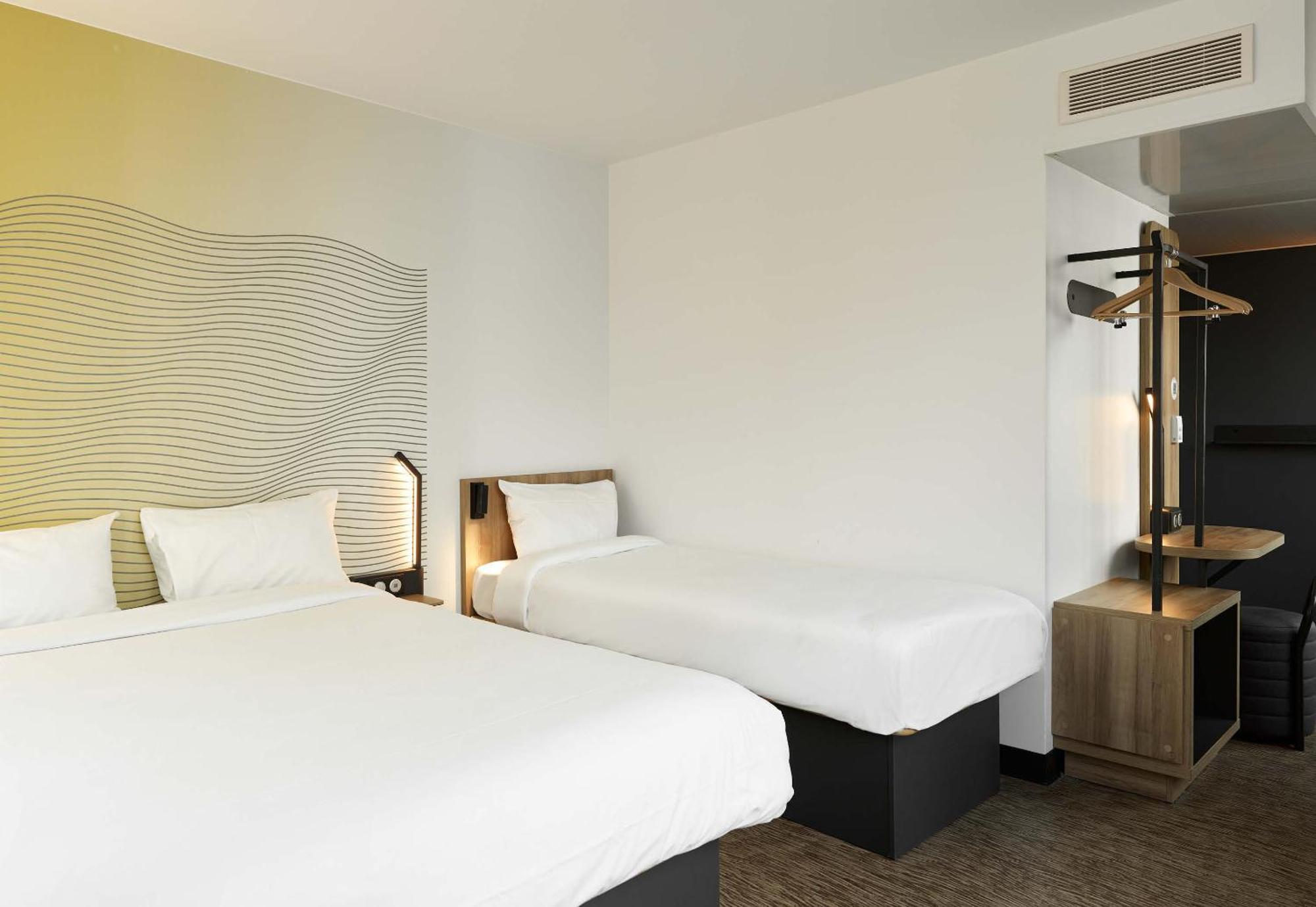 B&B Hotel Massy Gare Tgv Buitenkant foto