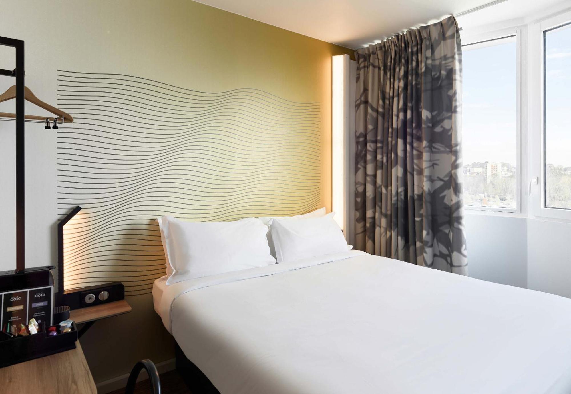 B&B Hotel Massy Gare Tgv Buitenkant foto