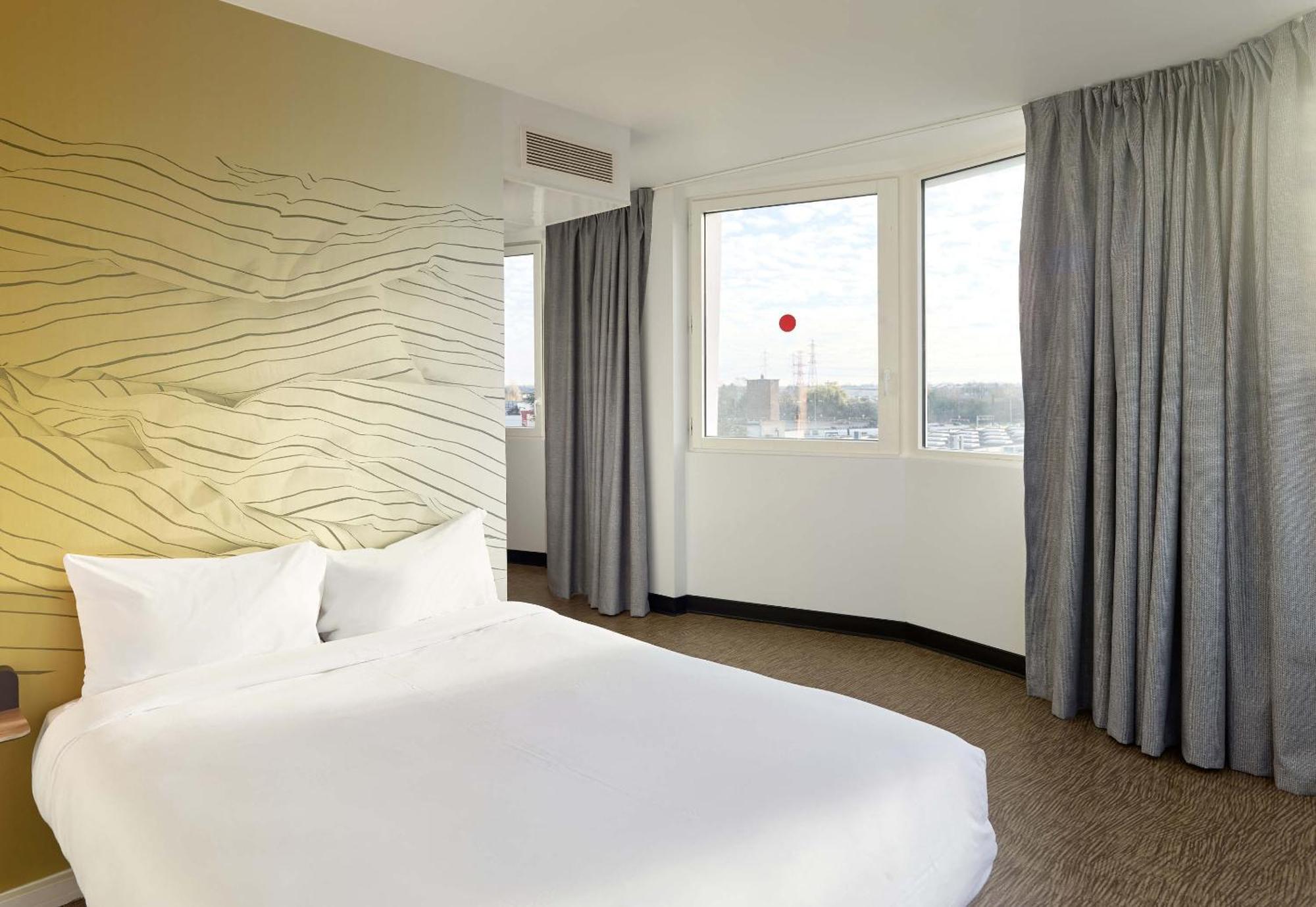 B&B Hotel Massy Gare Tgv Buitenkant foto